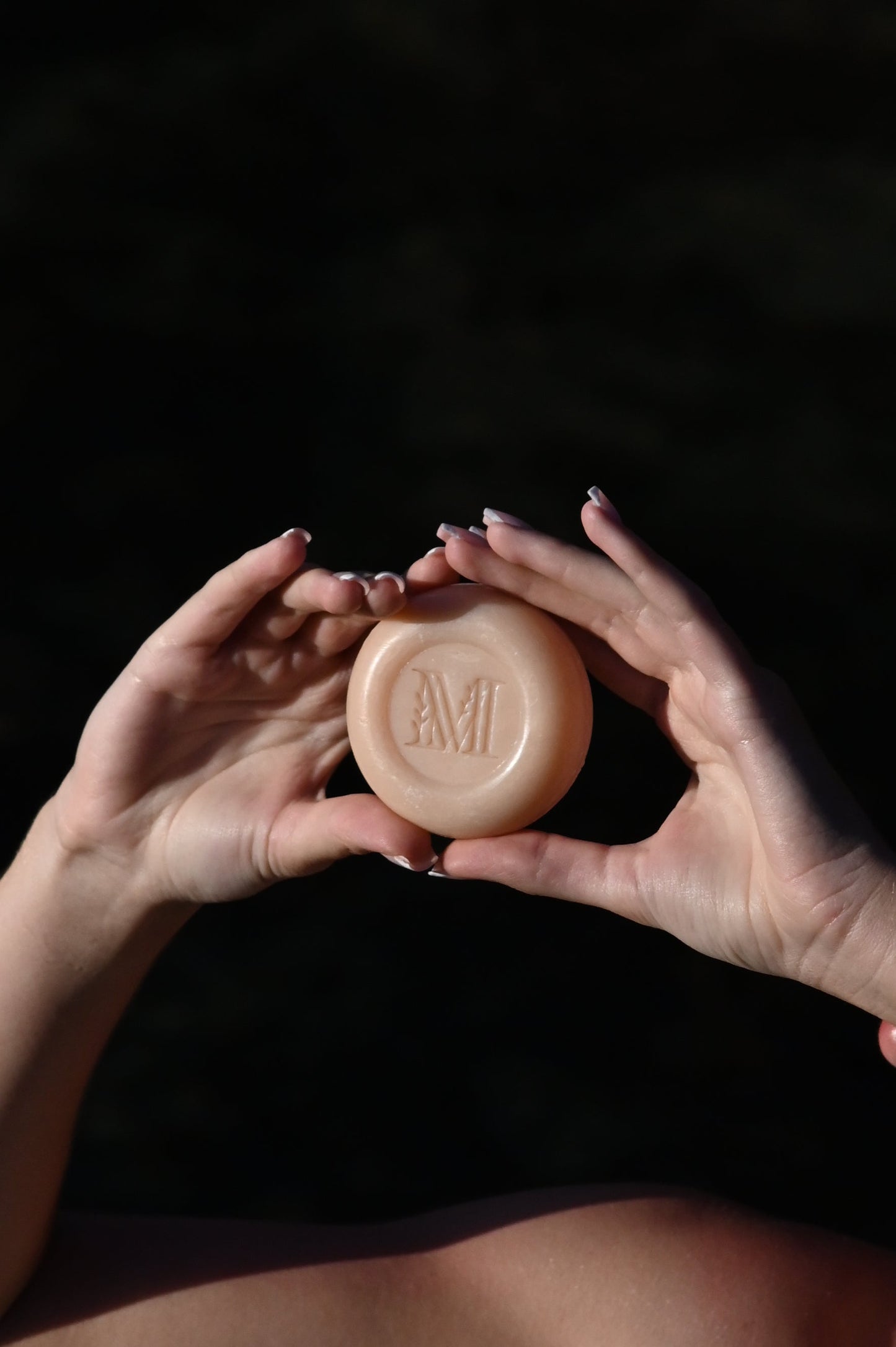 Maison_Marie_Provence_meilleur_marque_de_cosmetique-solide--nettoyant-visage-skincare-naturel-francaise-bio-lait-danesse- anti-point noir-imperfection-soin-peau-seche-peau-sensible-acné-boutons-savon-visage-soin-peau-repulper