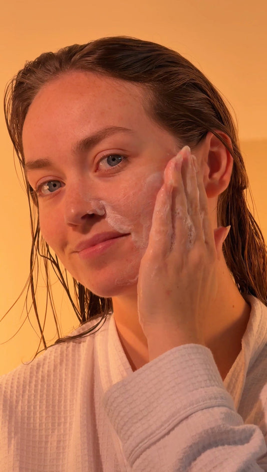 Nettoyant visage solide : erreurs fréquentes et comment les éviter pour une peau parfaite (Guide complet)