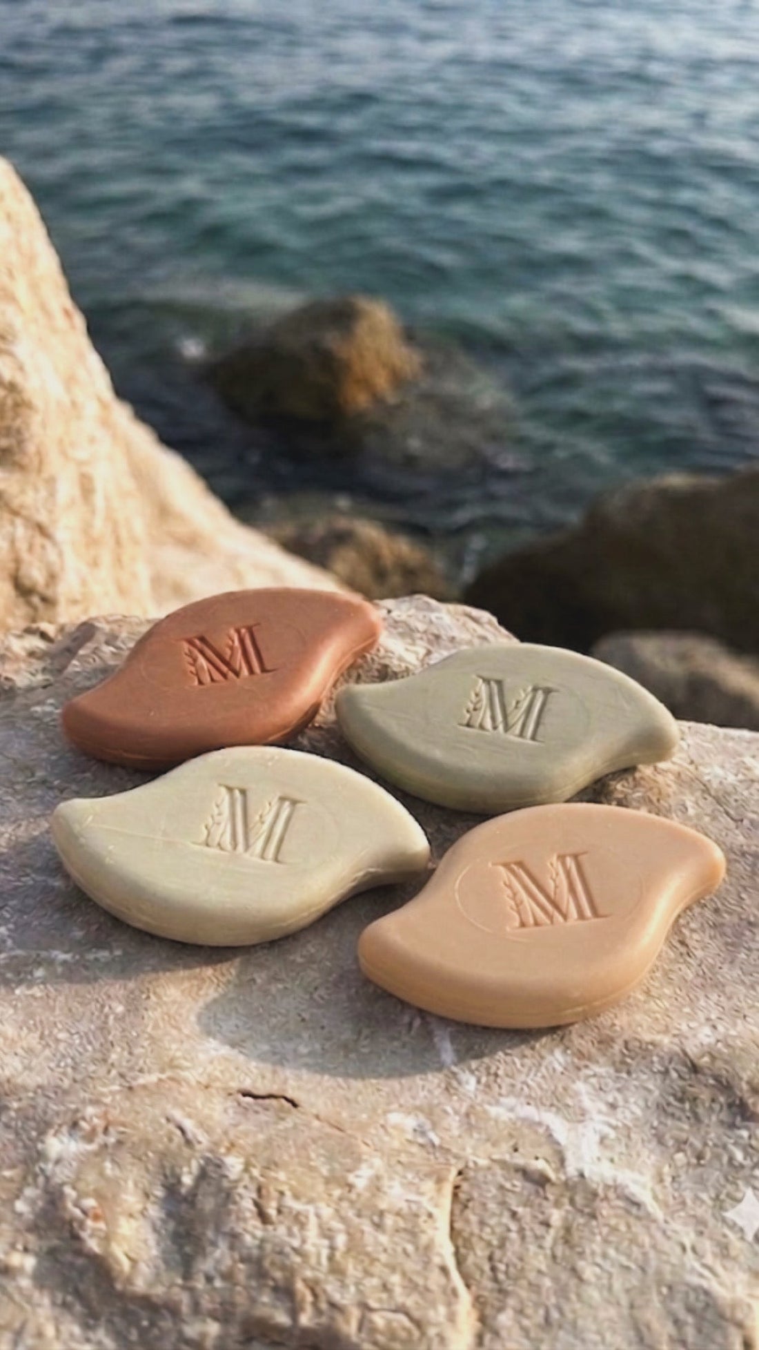 Sauver les Cheveux Secs après la Plage : Le Shampoing Solide Sans Sulfate