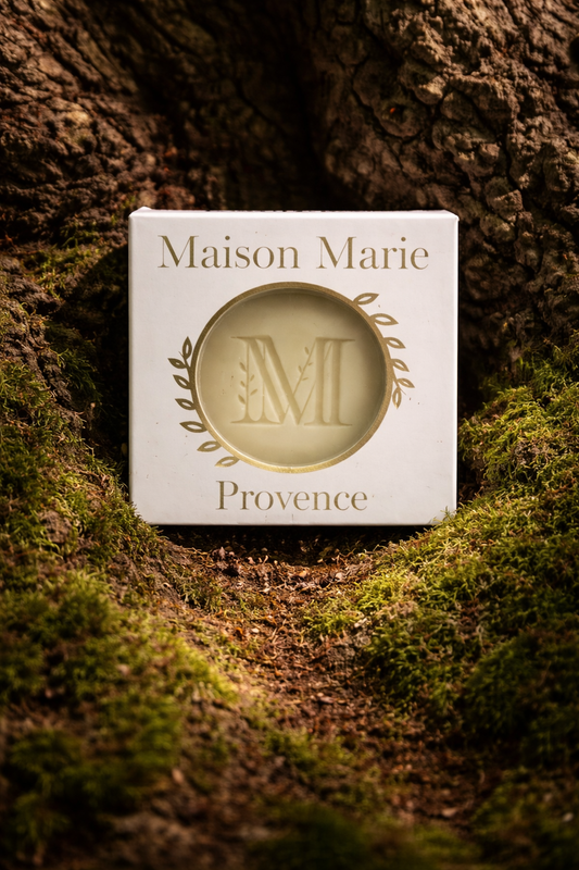 Nettoyant visage solide peau sensible : guide complet pour choisir un produit doux et efficace au lait d’ânesse, apaisant et hydratant, pour protéger et nourrir votre peau avec Maison Marie Provence.