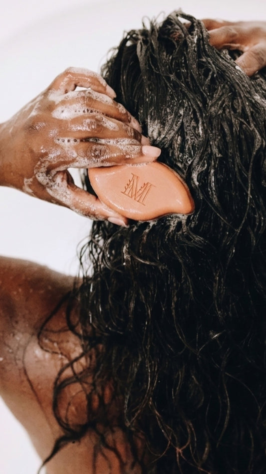 Avantages du shampoing solide pour la santé des cheveux très abîmés : un guide complet Maison Marie Provence
