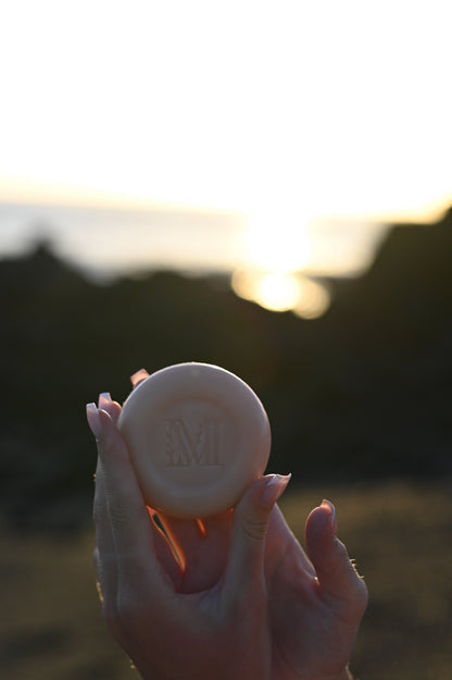 Maison_Marie_Provence_meilleur_marque_de_cosmetique-solide--nettoyant-visage-skincare-naturel-francaise-bio-lait-danesse- anti-point noir-imperfection-soin-peau-seche-peau-sensible-acné-boutons-savon-visage-soin-peau-repulper