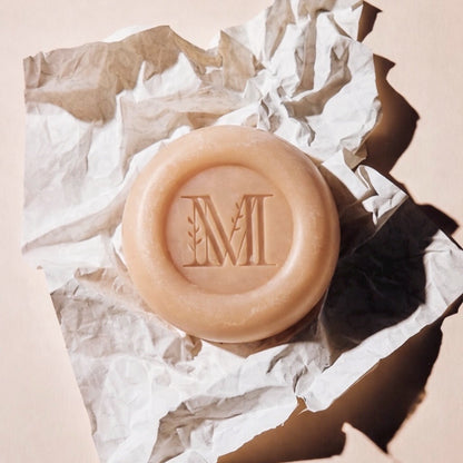 Maison_Marie_Provence_meilleur_marque_de_cosmetique-solide--nettoyant-visage-skincare-naturel-francaise-bio-lait-danesse- anti-point noir-imperfection-soin-peau-seche-peau-sensible-acné-boutons-savon-visage-soin-peau-repulper