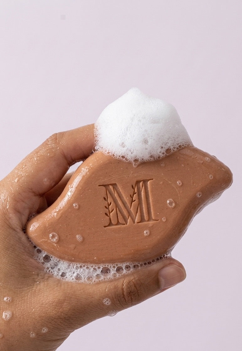 Shampooing-solide-sans-sulfate-anti-cheveux-secs-ultra-moussant-meilleur-marque-shampoing-solide-maison-marie-provence-cheveux-frises-boucles-nourrissant-orchide-naturel-bio-vegan-haircare-naturel